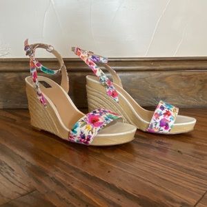 G.I.L.I Floral Wedges size 7